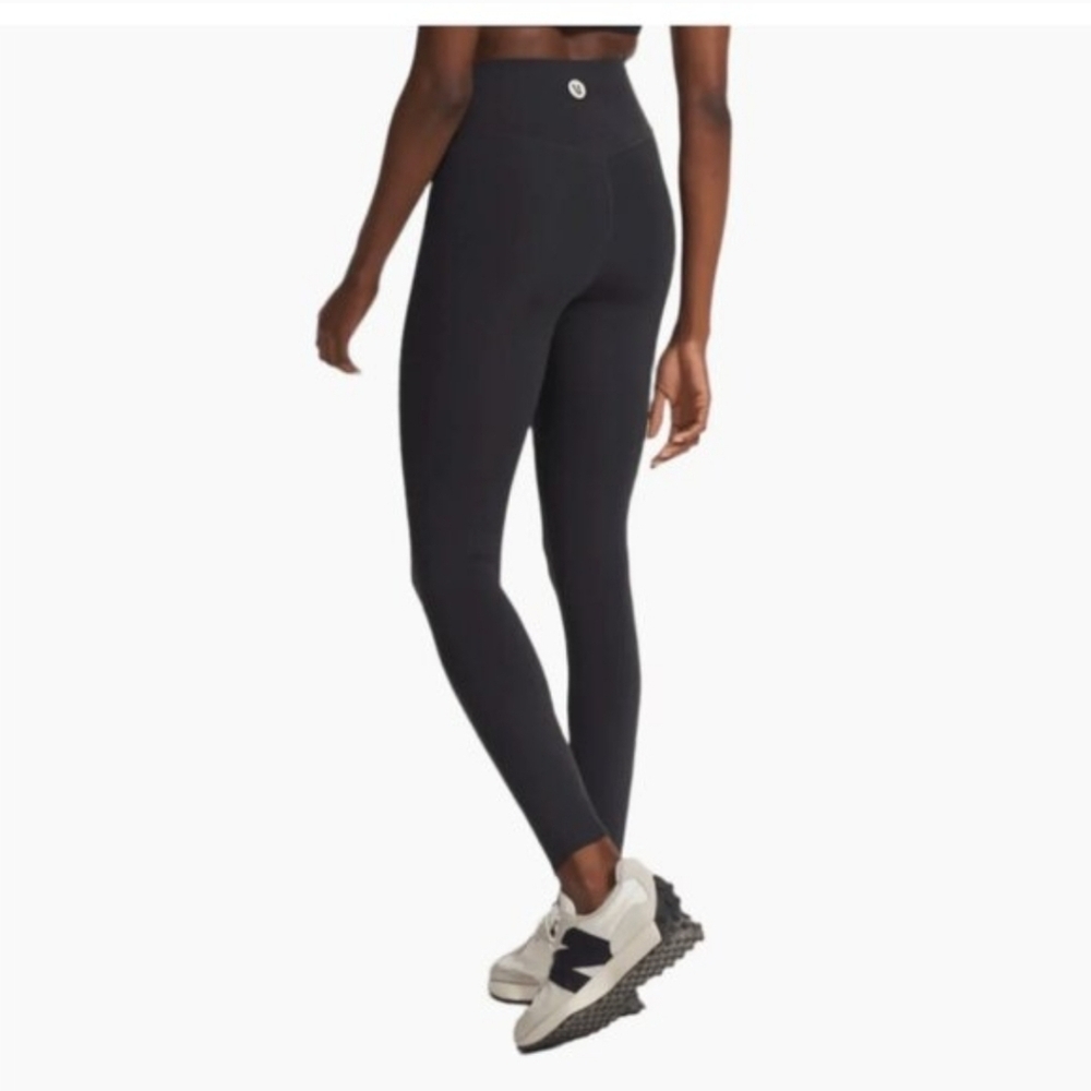 Vuori Chill Out Leggings In Washed Black